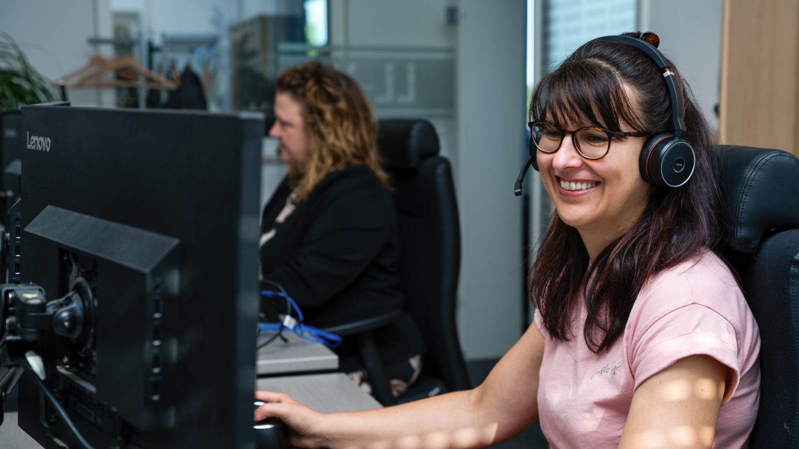 Mitarbeiter der Administration bei der Call-Annahme